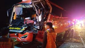 Informasi lengkap lowongan kerja di semarang terkini halaman all. Bus Sugeng Rahayu Seruduk Truk Kondektur Tewas Timlo Net