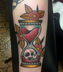 Reloj De Arena Tattoo Neotradicional Busqueda De Google In 2020 Hourglass Tattoo Traditional Tattoo Old School Tattoo Designs