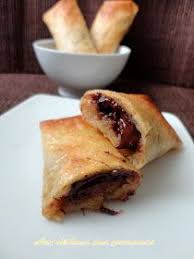 Un Dessert Gourmand Et Facile A Realiser Des Nems A La Banane Et Au Chocolat Une Superbe Recette De C Recette Gourmande Recette Nems Cuisine Gourmande