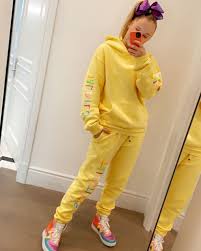 — jojo siwa!🌈 ️🎀 (@itsjojosiwa) june 1, 2021 bounce, if it's made, will be directed by susan johnson, who directed netflix's wildly popular 2018 film to all the boys i've. Jojo Siwa Live Stream Video 01 01 2021 Celebmafia