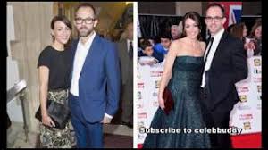 Adına aşk dedikleri ve büyük çoğunlukla salt aşk ile zerre alakası olmayan taklit ve kopya ilişkileri hayatının merkezine koyan zavallılarca girdiği o ağır abla tripleri karizmatik bulunur. Suranne Jones With Her Handsome Boyfriend Laurence Akers Lovely Album Rare Collection Youtube