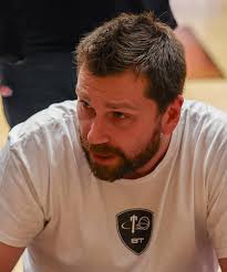 Liga VIPS: duros exámenes para los líderes