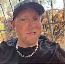 Who can remove a mobile home from a property?