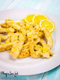 Come cucinare le fettine di pollo e tacchino per cambiare sempre ricetta e servirle in modo sfizioso, ma veloce. Straccetti Di Pollo Al Limone Veloci E Sfiziosi Mangia Bevi Godi Blog Di Cucina E Ricette