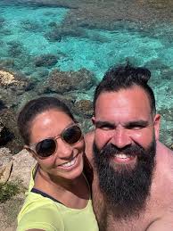 Faustão e Dani Fontes aproveitam momentos no Havaí