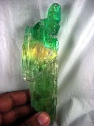 Giant Bi Color Hiddenite Spodumene Kunzite Crystal 900 Carats 6 Inches Huge Specimen Gree Minerals And Gemstones Minerals Crystals Stones Mineral Stone