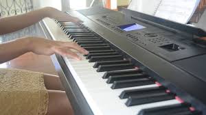This beautiful piano piece by korean pianist/composer yiruma clearly depicts a flowing river with its rippling notes. Kunci Piano River Flows In You Sekali