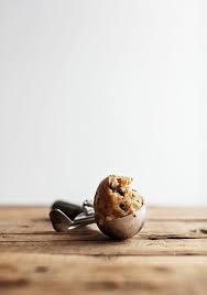 Boules De Pate A Biscuits Aux Raisins Dores Chocolat Noir Trois Fois Par Jour Recipe How Sweet Eats Food Yummy Ice Cream