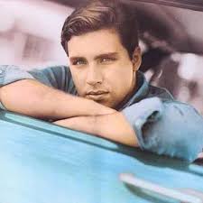 Donovan Chapman biography