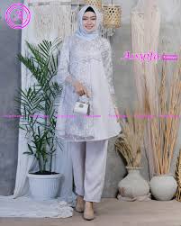 Nah, atasan brokat tak melulu dipadukan dengan rok batik saja, loh. Setelan Baju Dan Celana Wanita Untuk Pesta Kondangan Remaja Modern Terbaru Kekinian Setelan Blouse Dan Celana Kulot Wanita Terbaru Muslim Style Hijab Remaja Lazada Indonesia