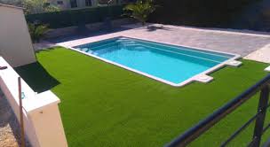 Vente Et Pose De Gazon Synthetique A Uzes Pour Votre Jardin Tours De Piscine Terrasse Hotel Restaurant Aux Meilleurs Prix 0466604997
