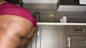 Sultry_nicole1 I got pretty wettt while cleaning up .. Tip this post &  Iâ€™ll