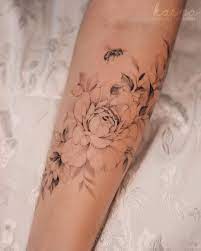 Gefallt 6 404 Mal 32 Kommentare Karolina Szymanska Karolinaszymanska Tattoo Auf Instagram Thank You So Feminine Tattoos Sleeve Tattoos Anklet Tattoos
