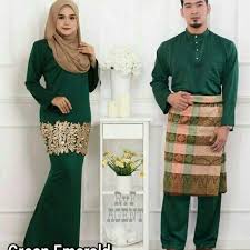 Namun pada era modern ini kebaya menjadi salah satu item yang paling dilirik oleh kaum wanita. 35 Trend Terbaru Model Baju Kurung Couple Lamaz Morradean