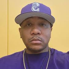 Ok I need y'all help really quick.. Black or Leopard swimsuit..?