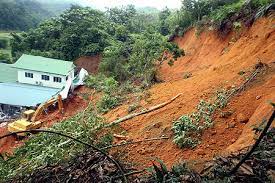 Di sebuah tapak pembinaan di penang, malaysia, akibat tanah runtuh yang disebabkan oleh hujan lebat pada hari jumaat, bilangan orang yang terbunuh meningkat kepada 9. Tanah Runtuh Hulu Langat 2011 Wikipedia Bahasa Melayu Ensiklopedia Bebas