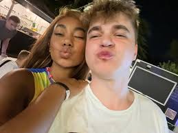 Dziewczyna IRL i Dziewczyna RP #streamer #rp #5city #elevetorselfie