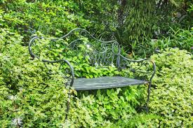 Kostenlose anzeigen aufgeben mit ebay kleinanzeigen. Bank Gegen Uppigen Hintergrund In Englisch Gartengestaltung Lizenzfreie Fotos Bilder Und Stock Fotografie Image 52559218