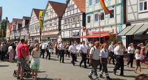 Ursula von der leyen stammt aus der familie albrecht und wuchs bis 1971 in brüssel, anschließend im südöstlich von hannover gelegenen ilten auf. Unser Burgdorf Burgdorf Und Umgebung Seite 13