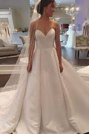 Das passende hochzeitskleid für den schönsten tag im leben ist schwer zu finden. Gottlich Klassisches Extravagantes Brautkleid Ohne Armeln Mit Gericht Schleppe Gillne De