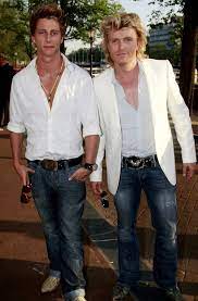 Jun 23, 2021 · programma waarin art rooijakkers langsgaat bij de sterren. Vriend Helpt Hans Klok Met Repeteren Foto Ad Nl
