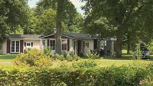 It has a population of 28,903 and is situated in the achterhoek, which lies in the easternmost part of the province of gelderland in the netherlands. Drie Jaar Cel Voor Ouders Die Duitse Jongen Op Camping In Kist Opsloten Nos