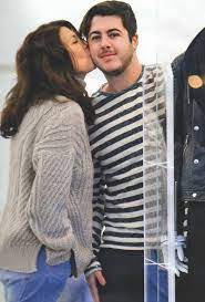 «στην υγειά μας ρε παιδιά» με τον σπύρο παπαδόπουλο κάθε σάββατο στις 21.00. Sofia Alimperth Gia Shopping Me To Gio Ths Mixahl