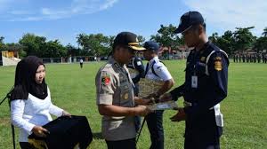 Maybe you would like to learn more about one of these? Peringati Hut Ke 39 Satpam Kapolres Barru Serahkan Penghargaan Bagi Security Berprestasi Tribun Timur