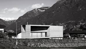Il Fondo Sul Quale Sorge L Edificio E Il Risultato Della Parcellazione Di Una Proprieta Gia Edificata La Parce Architecture Japanese Architecture House Styles