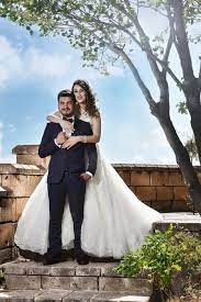17 Beautiful Wedding Poses For The Bride And Groom