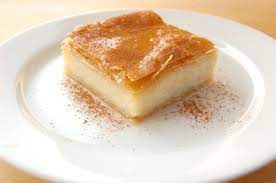 I melomakarona sono un dolce tipico della tradizione natalizia ed invernale greca. Galaktoboureko Dolce Tipico Della Grecia A Base Di Pasta Fillo E Semolino Come Prepararlo