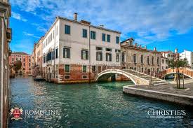 Alle wohnungen, angefangen von den einzimmerwohnungen bis hin zu den palazzi auf dem canal grande, wurden vor kurzem. Wohnung Kaufen In Venedig