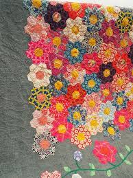This Is So Cute Need To Find The Pattern And Learn The Skills On How To Do This English Paper Piecing Quilts Flower Quilts Hexagon Quilt