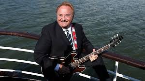 When they decided to record it as their third single, producer george barry from sauquoit, nyon december 29th 1963, you'll never walk alone by patti labelle and the blue belles entered billboard's hot top 100 chart. Liverpool Fc Anthem Singer Gerry Marsden Dies Aged 78 Bbc News