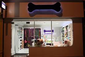 The highest quality and beauty products to make your pets at least a. Contact Purplebone Pet Grooming Notting Hill Vitrine De Pet Shop Loja De Pet Shop Banho E Tosa