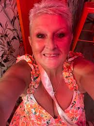 Hi i was at Finch Hall from 1959 to 1963 with Miss Rob as head teacher.  Some off the girls in my class was Linda Souter, Barbara Lavery. Shirley  Spendlove. Susan Booth,