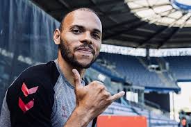 New barcelona star, martin braithwaite, isn't your average footballer. Ø§Ù„Ù…ØªÙˆØ³Ø· ÙÙŠ Ù‡Ø°Ø§ Ø§Ù„Ù…Ø¬Ø§Ù„ Braithwaite Ø±Ø¬Ù„ Ø£Ø¹Ù…Ø§Ù„ Ù†Ø§Ø¬Ø­ Ù…Ø¹ Idr 3 6 ØªØ±ÙŠÙ„ÙŠÙˆÙ† Ø¯ÙˆÙ„Ø§Ø±