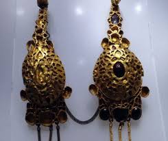 Maybe you would like to learn more about one of these? CloÈca Cu Puii De Aur S A Intors AcasÄ Evenimentul Zilei
