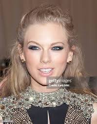 4.956 Nina Taylor Stock Photos, High-Res Pictures, and Images