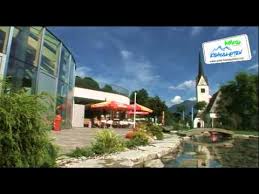 Im beliebten kristallbad in wald kann man nicht nur schwimmen und plantschen, sondern auch gemütlich das team vom burgerbaron, das im pinzgau an mehreren standorten vertreten ist, verlost nun ein essen für sechs personen im kristallbad. Kristallbad Wald Konigsleiten Schwimmen Wellness