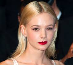 I used both light ash brown and very light blonde streaks to create dimension. Blonde To Brunette Like Carey Mulligan How To Diy At Home Beautygeeks