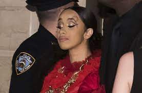 Now, it seems as if the two are reportedly putting their differences aside and joining. New York Fashion Week Cardi B Geht Auf Nicki Minaj Los Panorama Stuttgarter Zeitung