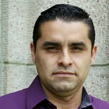 Nuestro director y fundador. José Máximo Briceño. Que mejor manera de  presentarlo que haciendo lo que le apasiona y gusta. Dirigir! Disfruten en  el siguiente enlace del concierto de grado del Diplomado