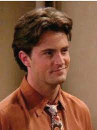 And he is the exception who proves the friends made one sweeping capitulation to the world that surrounded it: Anybody Know What This Haircut Is Called I Want It So Bad I M Afraid Of Showing It To My Hairdresser Because He Mi Chandler Friends Friends Cast Chandler Bing