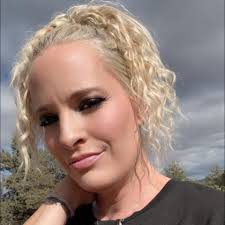 Can anyone recommend someone who does acrylic nails? Preferably in Yreka.  TIA!