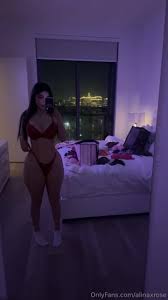 Alinaxrose Films In Bra And Panties | PimpBunny