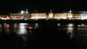 Le célèbre designer a pris comme point de départ de sa réflexion diverses cartes géographiques de l'agglomération pour arriver à une image épurée sur laquelle ne subsiste plus. Bordeaux Incendie Lors Du Feu D Artifice Du 14 Juillet 2019 Youtube