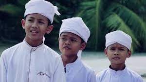 Kisah tok adi dan isterinya, rosnah serta johan dan ezal yang mengikuti tok adi melawat abangnya, pak ngah. Tok Adi Tanah Kubur Episod 8 Episod Penuh Youtube