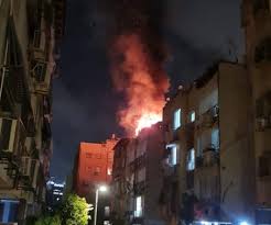 Los ataques iraníes produjeron un incendio en Holon, en el centro de Israel - Yahoo Noticias