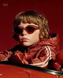 👩‍👧‍👦 Style en famille, sourire garanti ! @tetealunettes Venez découvrir  nos lunettes directement dans nos établissements. 📍 Uccle